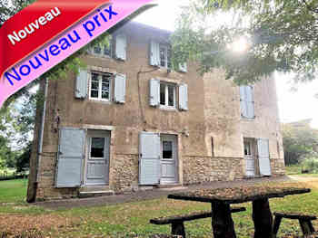 Moulin fondé en titre et sur titre à vendre à Saint-Amour, Jura: 2 habitations, 7 pièces, studio indépendant. Parc 2,4 ha: bief, rivière, chute, vannes, roue, verger, potager, prairies, dépendances
