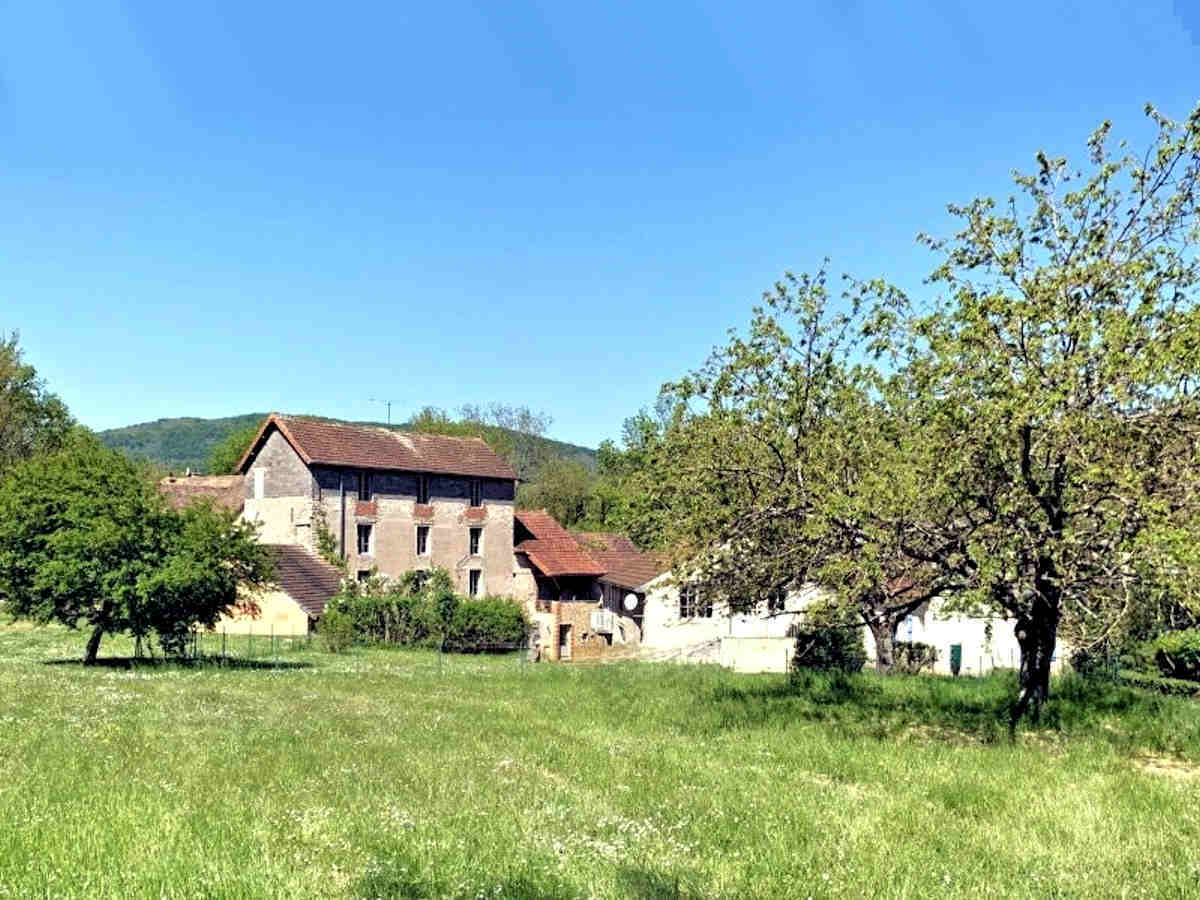 Moulin 272 m² aménageables fondé en titre à vendre Chalon-sur-Saone 71 Saône-et-Loire maison de meunier 89 m² 5 pièces. 8554 m² bief, cour, terrain d’agrément, paysages superbes